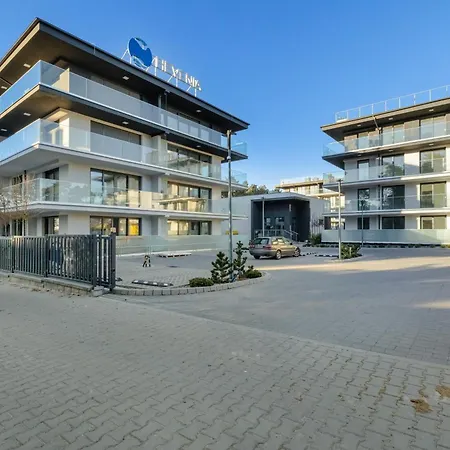 Amber Dunes - By Rentmonkey *