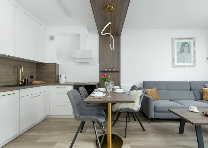 Amber Dunes - By Rentmonkey *