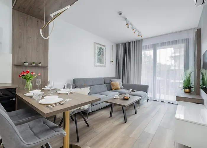 Amber Dunes - By Rentmonkey ポゴジェリツァ