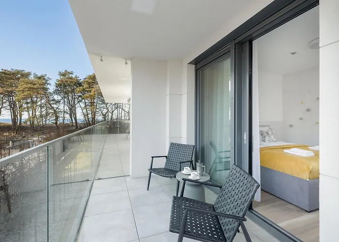 Amber Dunes - By Rentmonkey * ポゴジェリツァ