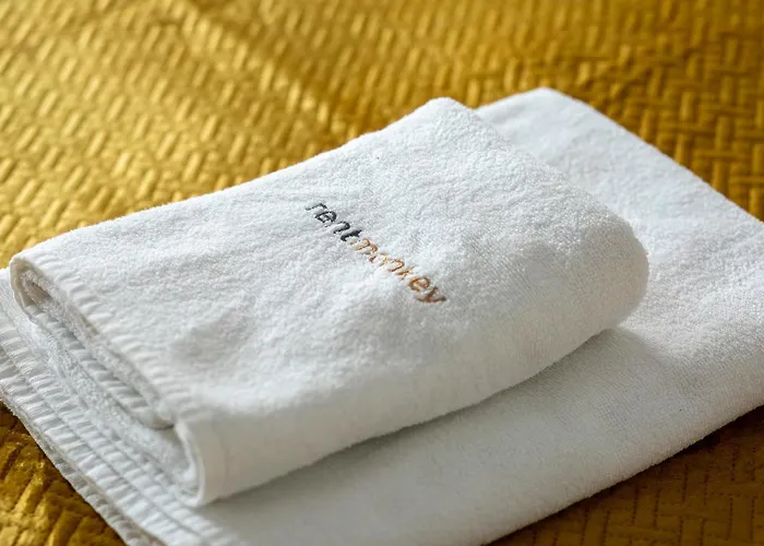 Amber Dunes - By Rentmonkey