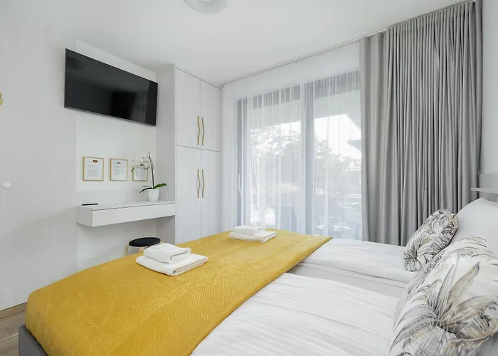 Amber Dunes - By Rentmonkey * ポゴジェリツァ